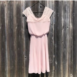 Beautiful light pink dress with lace sleeves